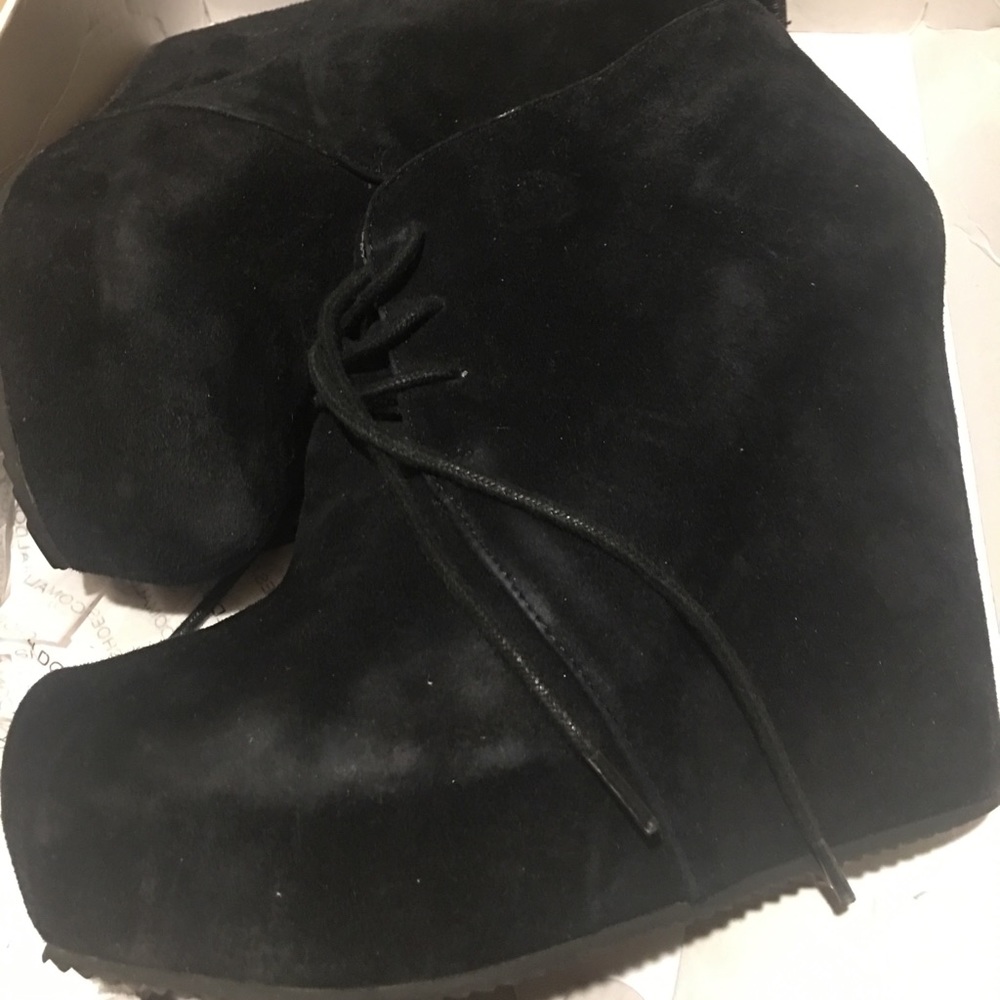 Shoes - Picture 2 of 5